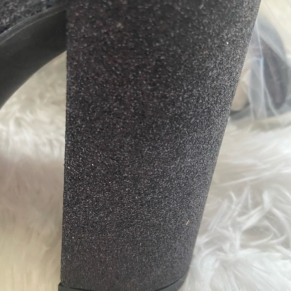 👠👠NWT - Black Strappy Block Heel Sandal 👠👠 - Picture 4 of 6